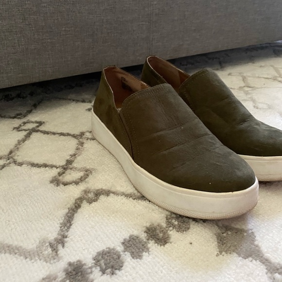 Steve Madden slip on shoes - Picture 2 of 4